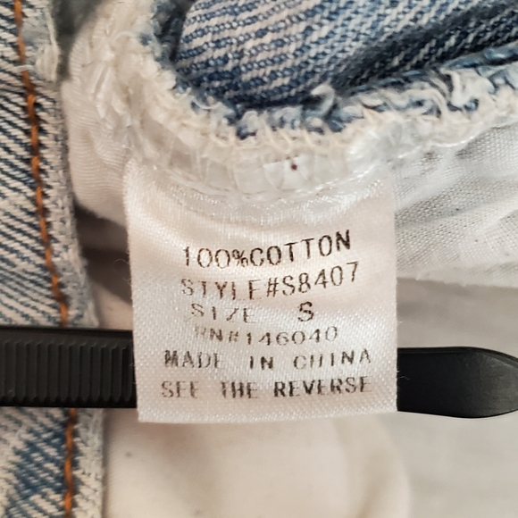 ☆☆ Signature8 Destroyed High Rise Rolled Hem Denim Shorts Size Small - Picture 3 of 7